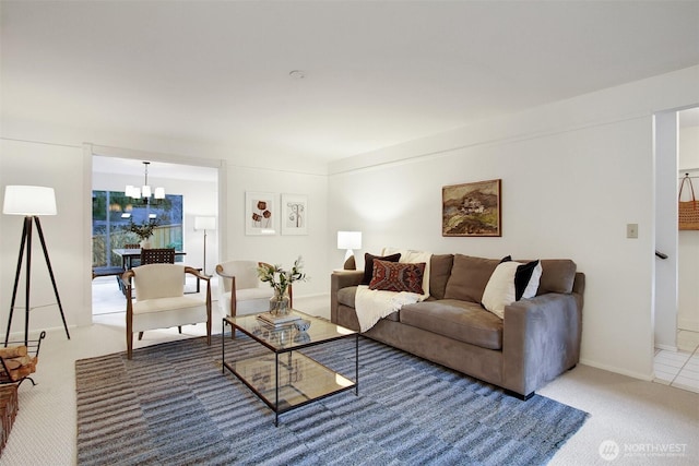 carpeted living room featuring a notable chandelier and baseboards