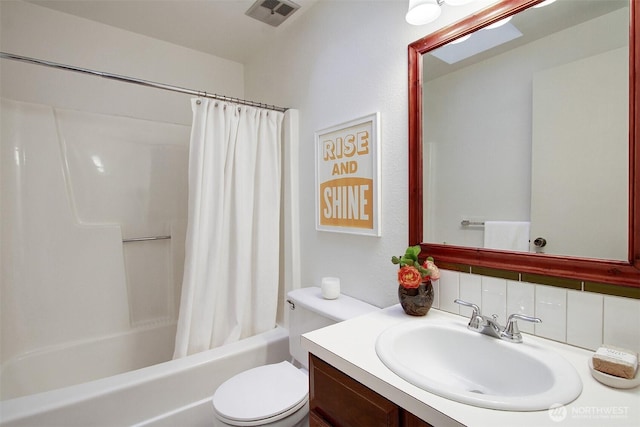 full bathroom featuring visible vents, toilet, vanity, and shower / bath combo