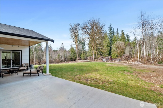 view of yard featuring a patio