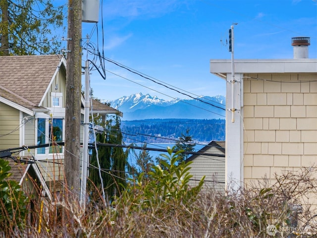 water view with a mountain view