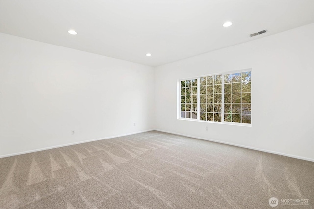 carpeted spare room featuring visible vents, recessed lighting, and baseboards