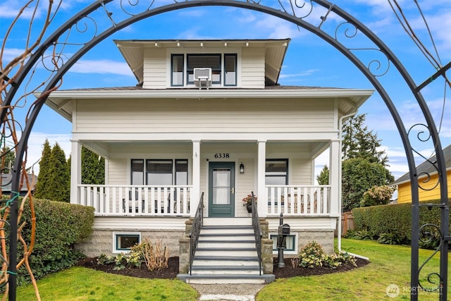 view of front of property featuring a porch and a front lawn