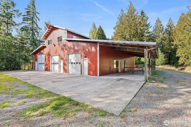 garage featuring a garage