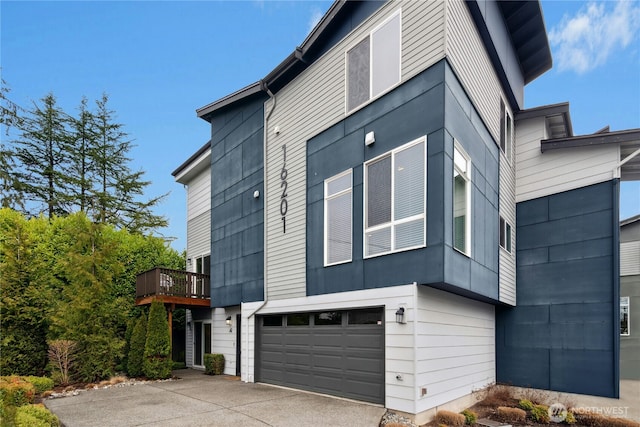 view of front of home featuring an attached garage and driveway