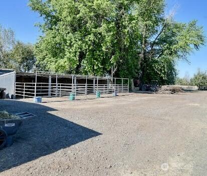 154 Dreamscape Rd, Walla Walla, WA 99362 - view of horse barn