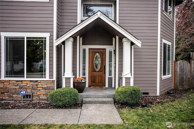 entrance to property with crawl space