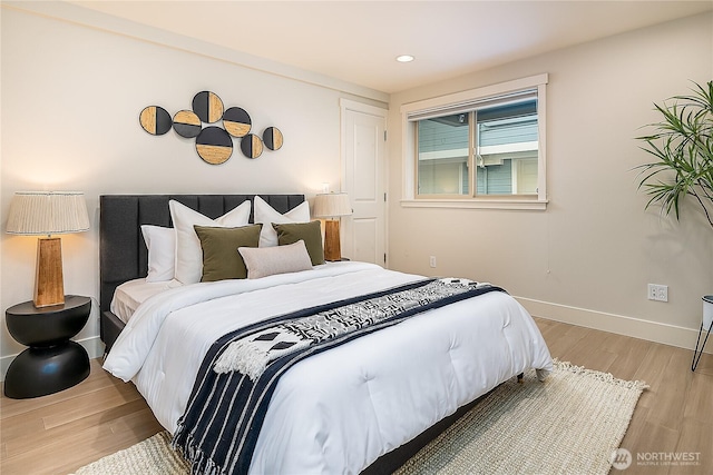 bedroom featuring light wood finished floors, recessed lighting, and baseboards