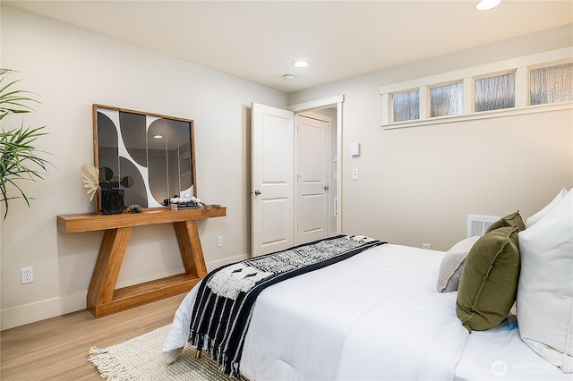 bedroom featuring visible vents, recessed lighting, baseboards, and light wood-style floors