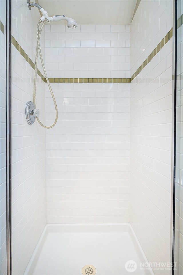 full bathroom featuring a shower stall