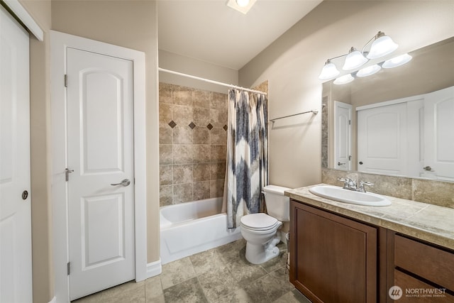 full bathroom with toilet, vanity, and shower / bath combo