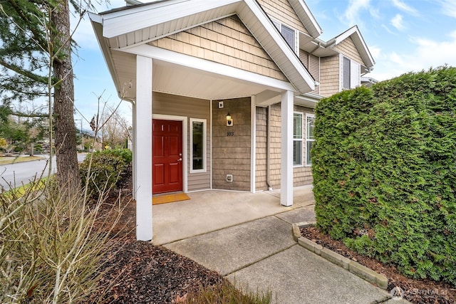 entrance to property featuring covered porch