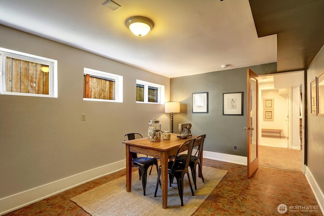 dining space with visible vents and baseboards