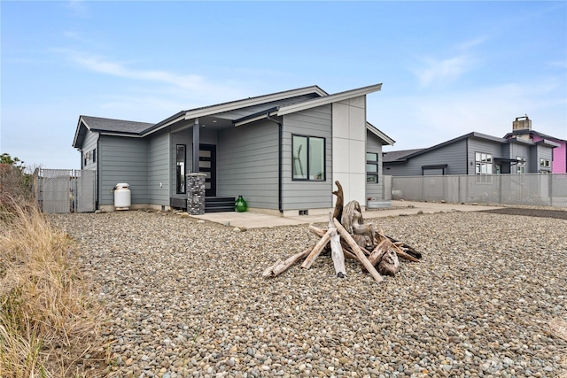 view of front of property featuring fence