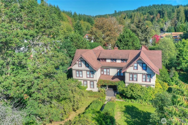 bird's eye view featuring a wooded view