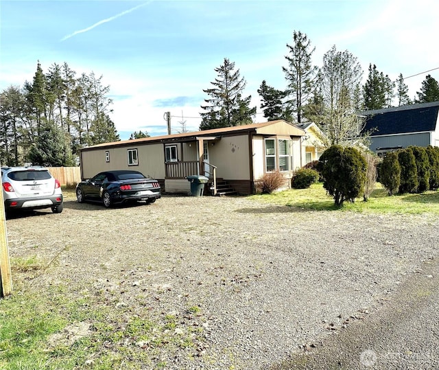 manufactured / mobile home featuring fence