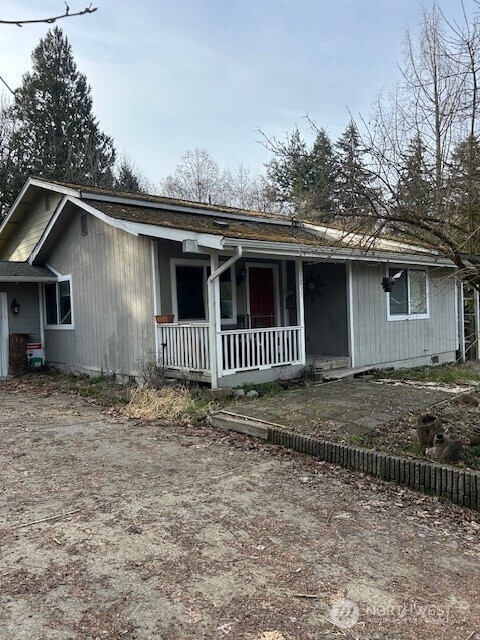 view of front of house with a porch