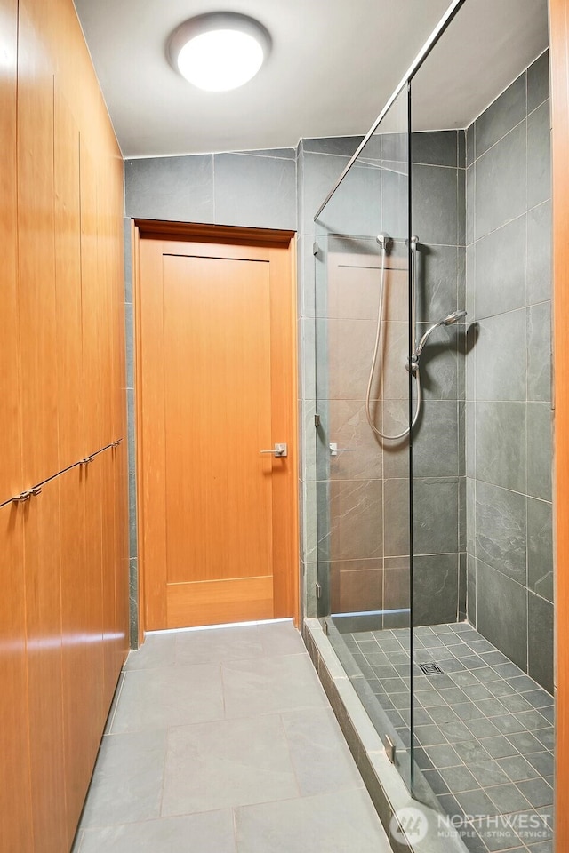 full bathroom featuring a shower stall