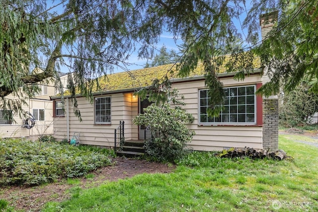 ranch-style home with a front lawn