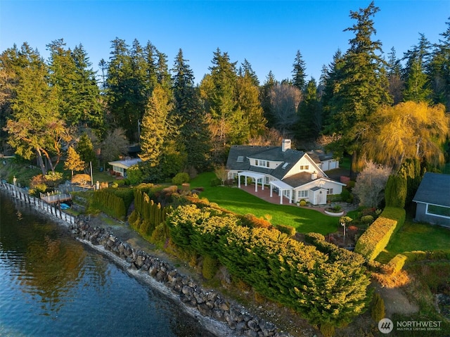 bird's eye view with a water view