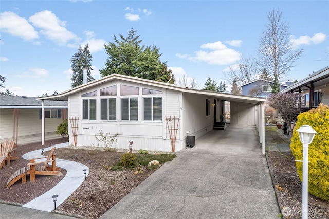 2500 S 370th St N Unit 85, Federal Way, WA 98003 - manufactured / mobile home featuring a carport and driveway