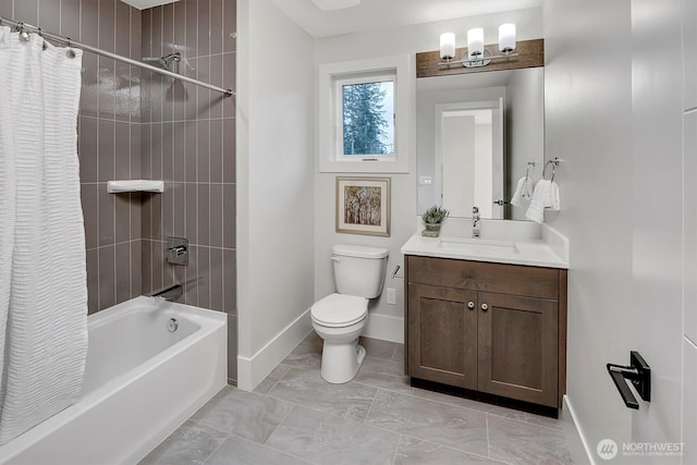 bathroom with vanity, toilet, baseboards, and shower / bath combo