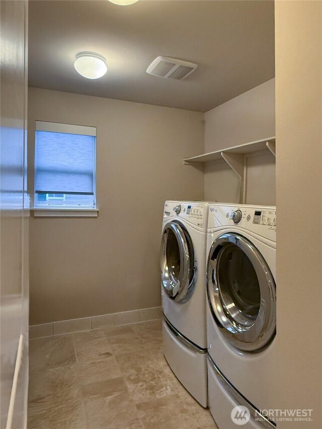 washroom with laundry area, independent washer and dryer, baseboards, and visible vents