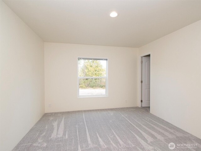 unfurnished room featuring carpet floors