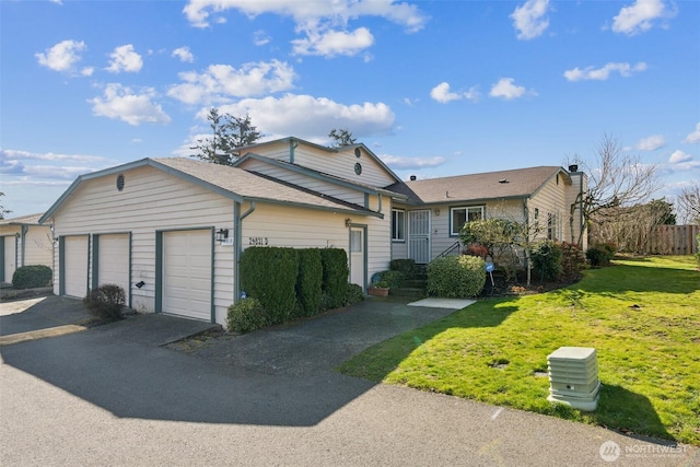 view of front of home featuring a front lawn and an attached garage