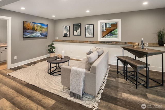 living area with recessed lighting, wood finished floors, and baseboards