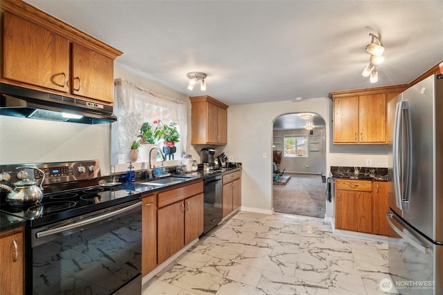 kitchen featuring marble finish floor, black appliances, under cabinet range hood, a sink, and arched walkways