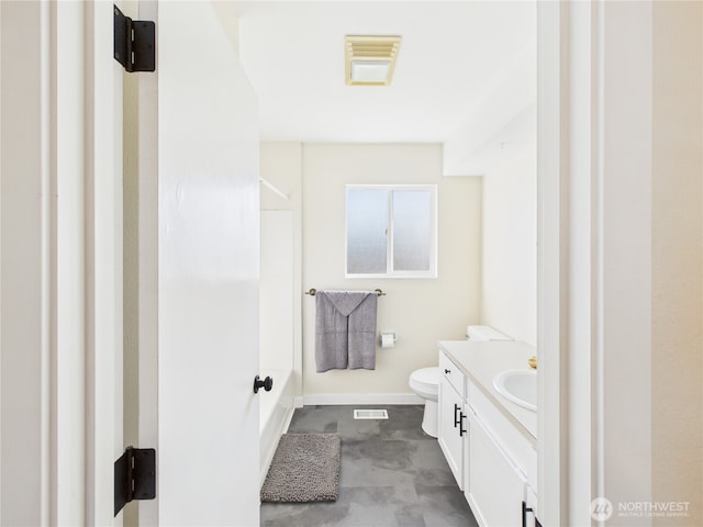 full bath featuring vanity, toilet, baseboards, and visible vents