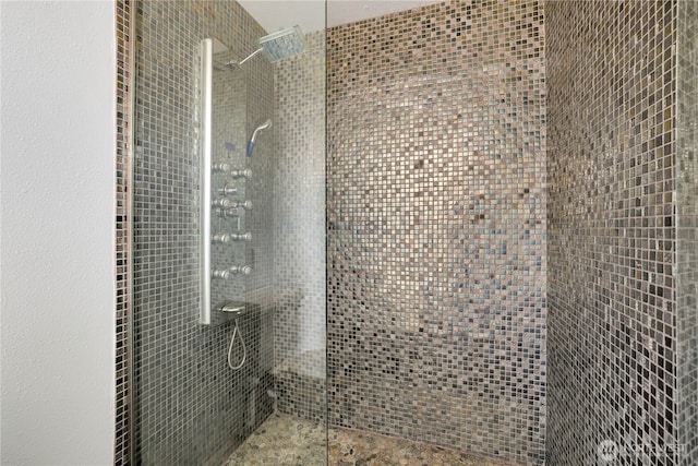 full bath featuring tiled shower