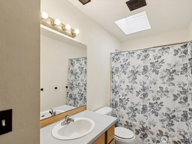 full bathroom with vanity, visible vents, a skylight, curtained shower, and toilet