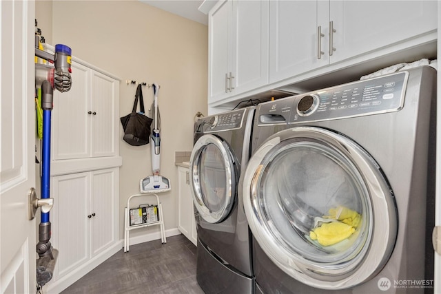 laundry room featuring cabinet space, dark wood-type flooring, independent washer and dryer, and baseboards