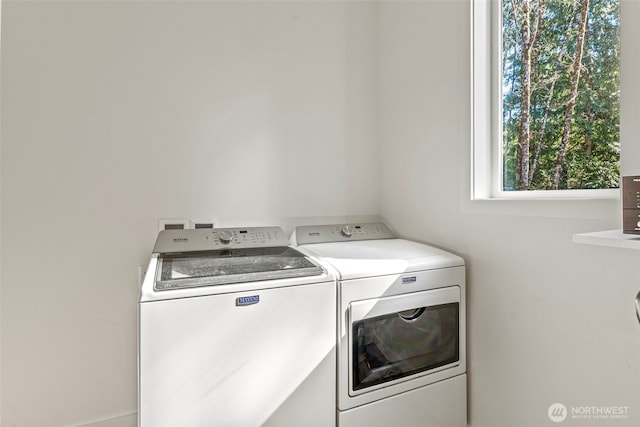 washroom featuring laundry area and independent washer and dryer