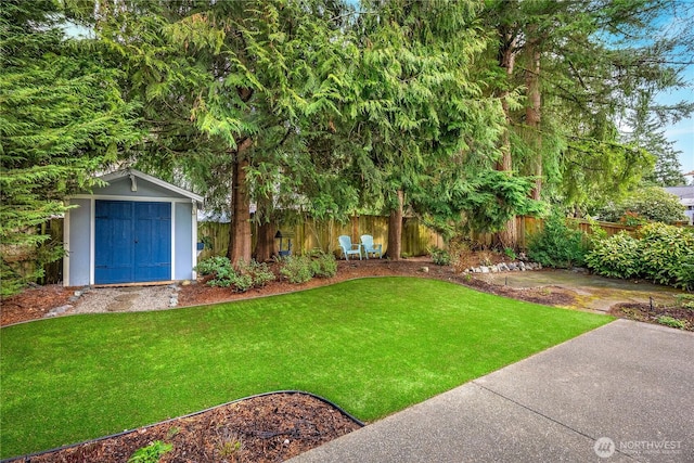 view of yard featuring an outbuilding and a fenced backyard