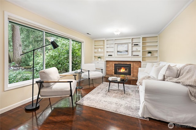 living room featuring a healthy amount of sunlight, dark wood-style flooring, and baseboards