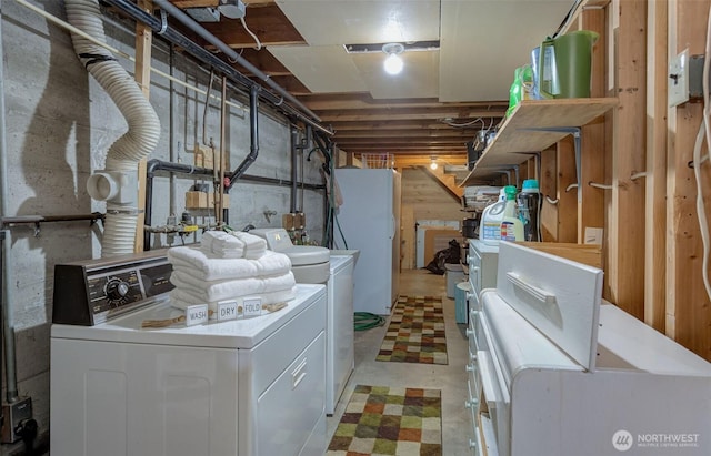 interior space featuring freestanding refrigerator and washing machine and clothes dryer