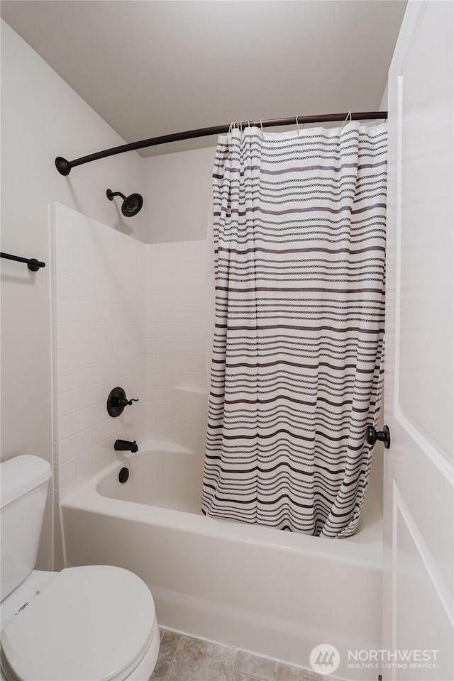 bathroom featuring toilet and shower / bath combo