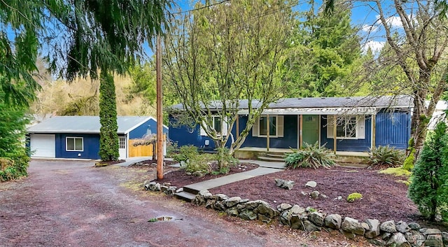 ranch-style home featuring covered porch and driveway