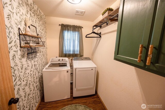 laundry room with visible vents, laundry area, dark wood-type flooring, a textured ceiling, and washing machine and dryer