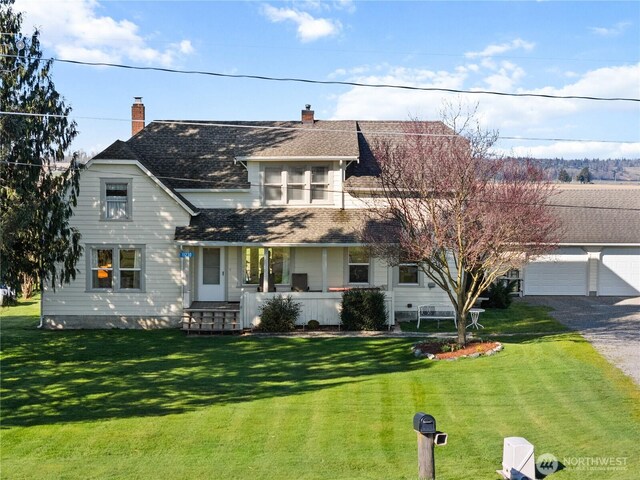 view of front of home featuring a front lawn and a shingled roof