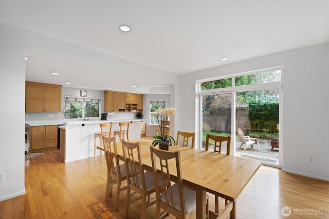 dining space with recessed lighting, light wood-type flooring, and baseboards