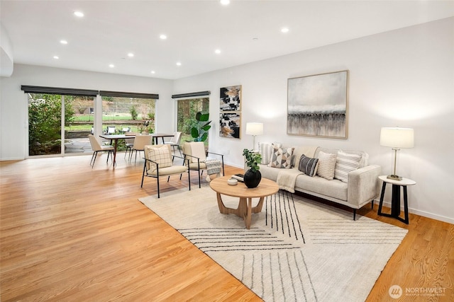 living area featuring recessed lighting, light wood-type flooring, and baseboards