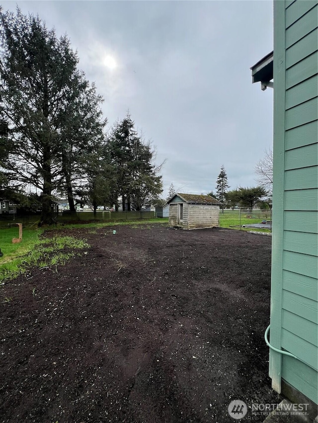 view of yard featuring an outbuilding and a storage shed