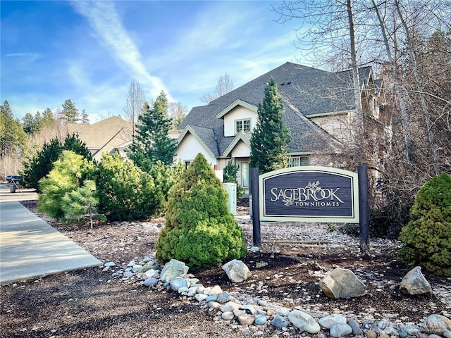 view of community / neighborhood sign