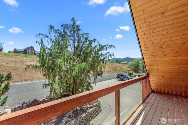 balcony featuring a mountain view