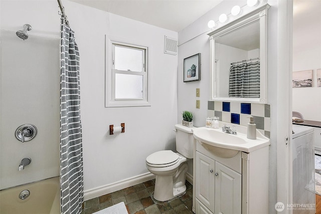 full bath with visible vents, shower / bathtub combination with curtain, toilet, baseboards, and vanity