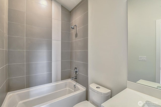 full bathroom featuring toilet and bathtub / shower combination