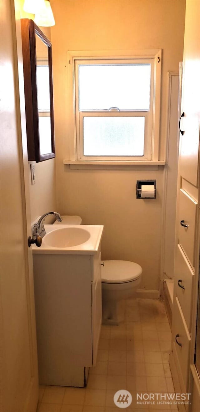 full bath featuring a shower, toilet, and vanity